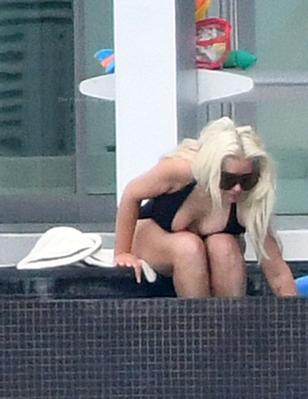 Christina Aguilera prend un bain à Miami