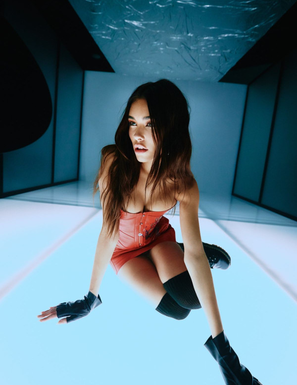 Madison Beer shooting pour Vevo