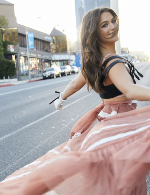 Shooting Chloe East pour Vogue Magazine