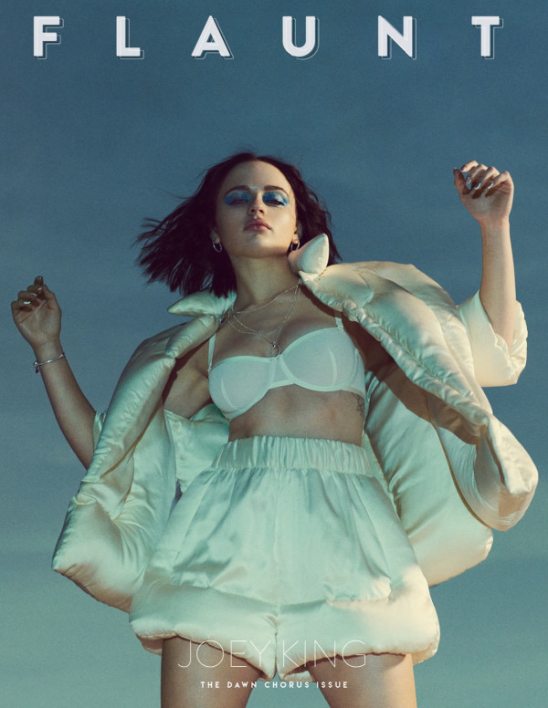 Joey King dans Flaunt magazine