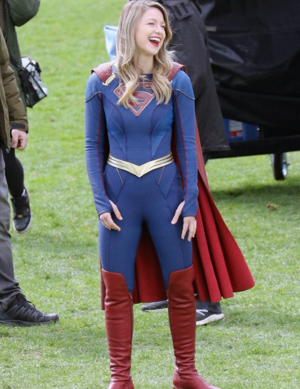 Melissa Benoist sur le tournage de Supergirl