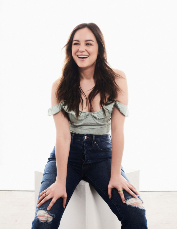 Shooting Hayley Orrantia pour Euphoria Magazine