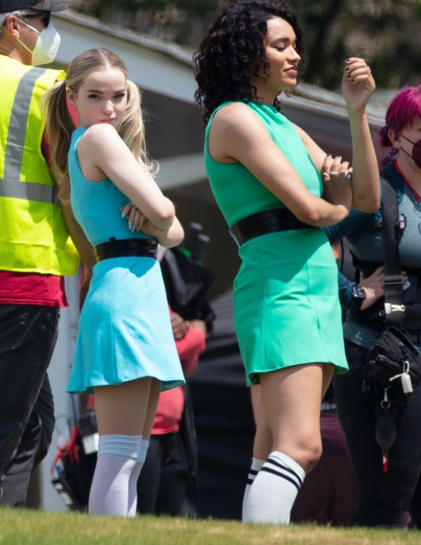 Chloe Bennet, Dove Cameron et Yana Perrault sur le tournage de Powerpuff Girls