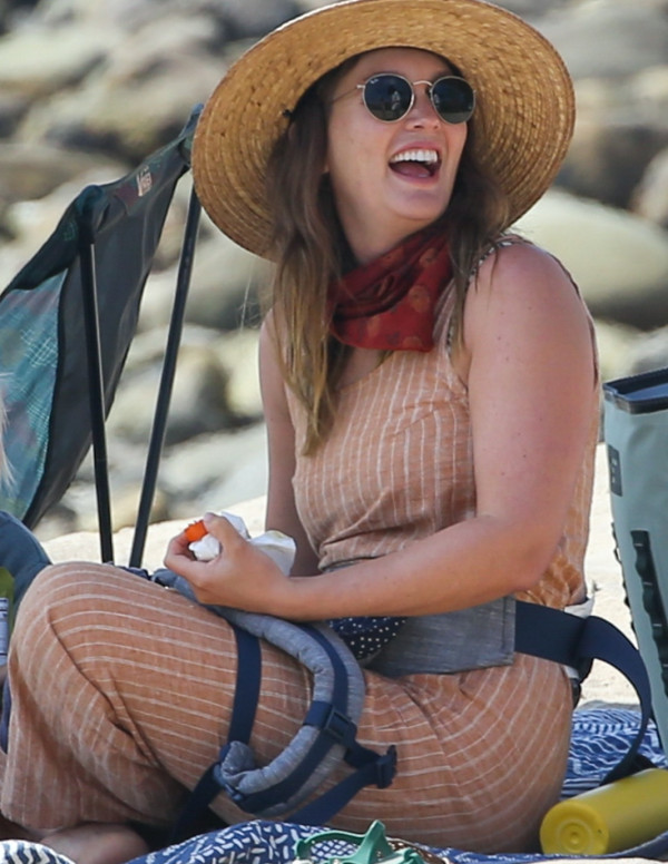 Leighton Meester sur la plage de Malibu