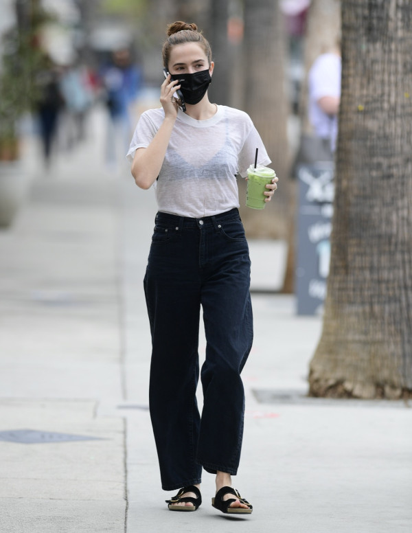 Zoey Deutch en balade à Los Angeles