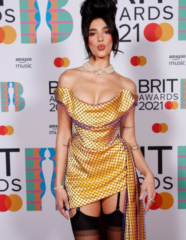 [BRIT AWARDS 2021] Dua Lipa aux BRIT Awards 2021 (concert + string)