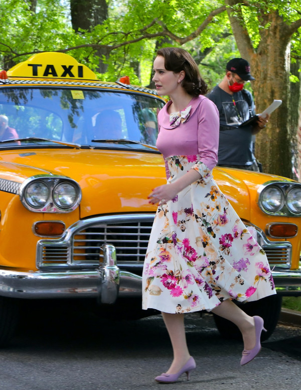 Rachel Brosnahan sur le tournage de Mme Maisel, femme fabuleuse