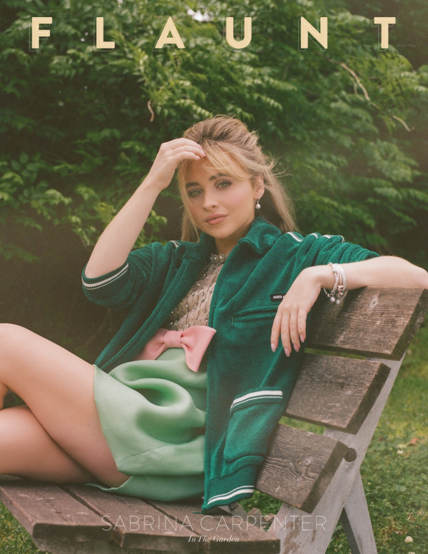 Sabrina Carpenter dans Flaunt magazine