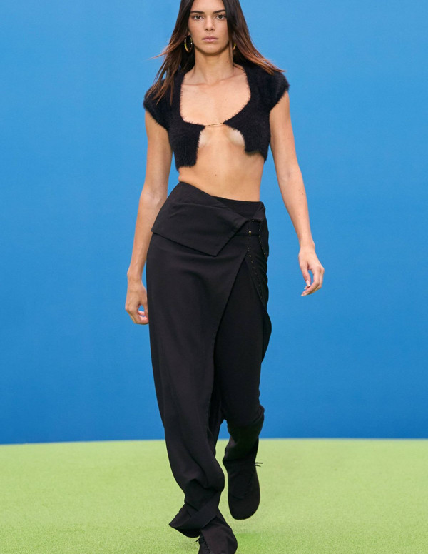 Kendall Jenner à Paris pour le défilé Jacquemus - Fashion Show