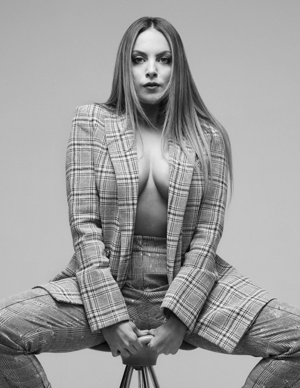 Elizabeth Gillies dans Euphoria Magazine