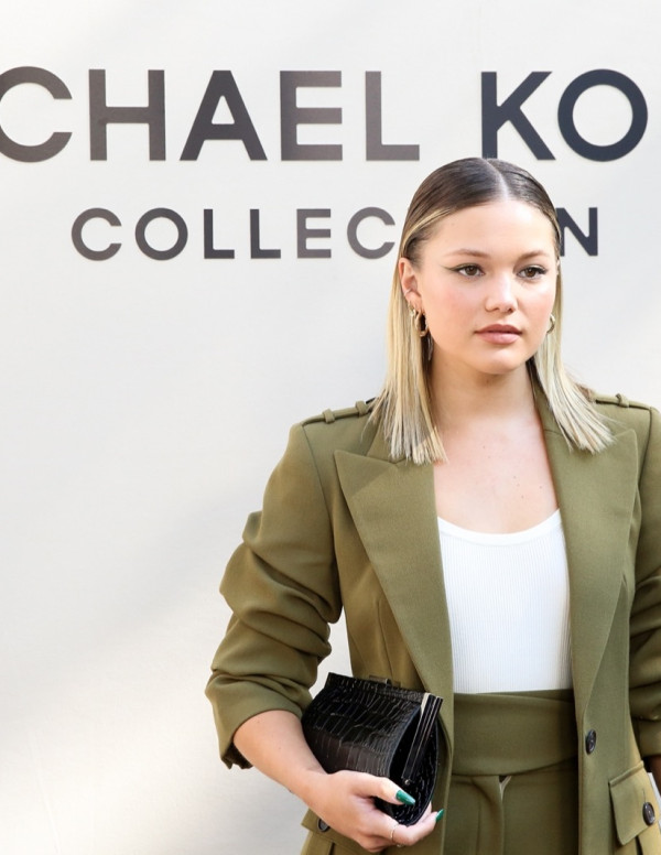 Olivia Holt au défilé Michael Kors à la New York Fashion Week