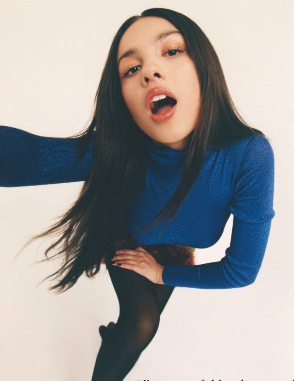 Olivia Rodrigo sexy dans Vogue magazine (Singapour)