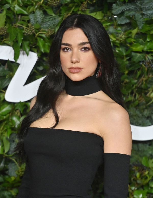 Dua Lipa aux Fashion Awards 2021 à Londres