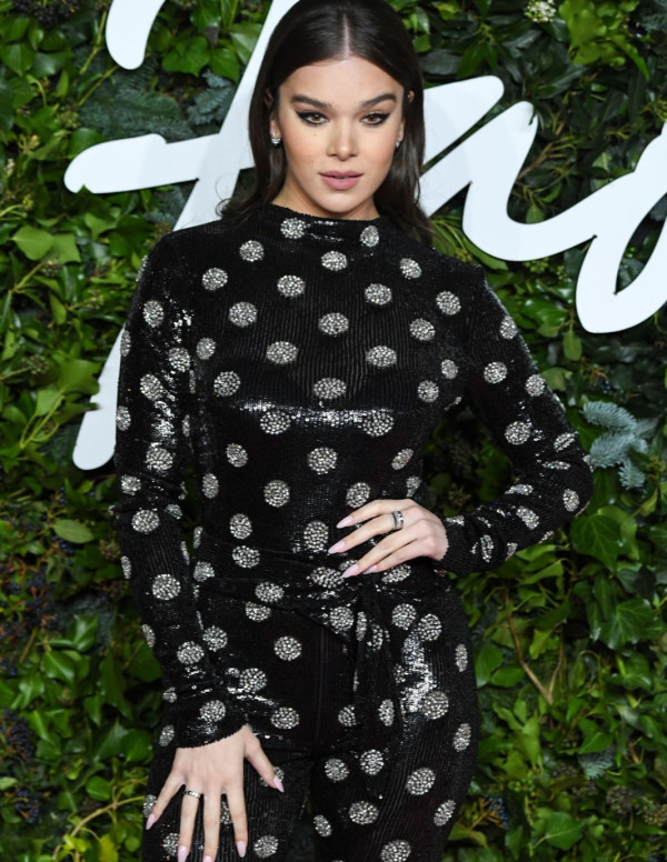 Hailee Steinfeld aux Fashion Awards 2021 à Londres