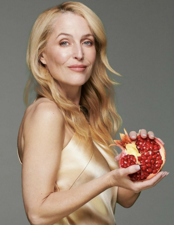 Shooting Gillian Anderson pour Ninapharm (Japon)