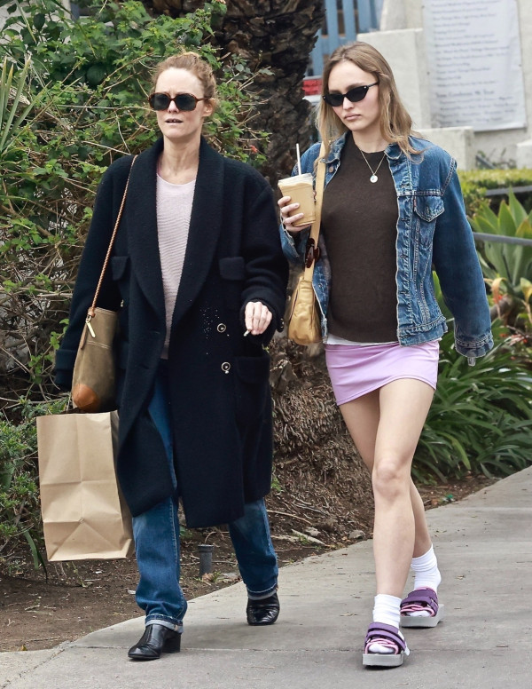 Vanessa Paradis et sa fille Lily-Rose Depp en balade à Los Feliz