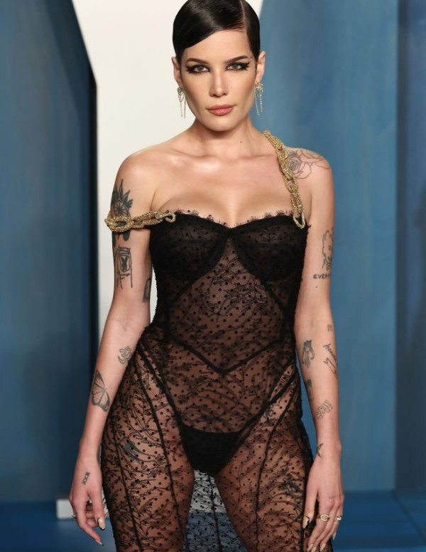 [OSCARS 2022] Halsey sexy à la soirée Vanity Fair aux 94ème Oscars