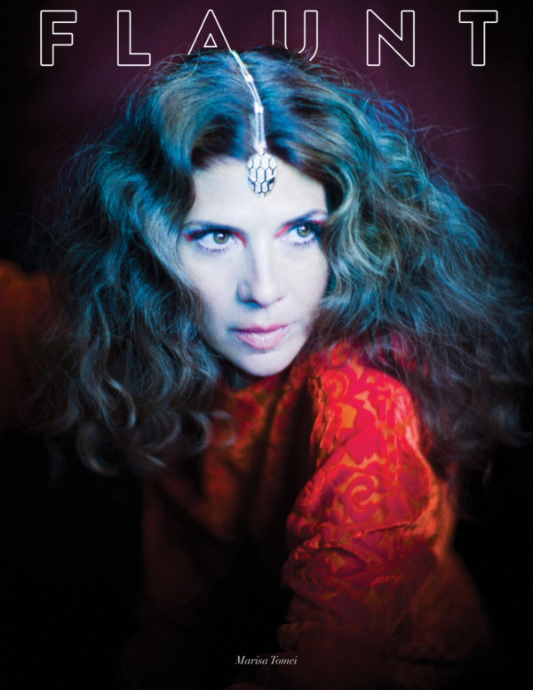 Marisa Tomei dans Flaunt Magazine