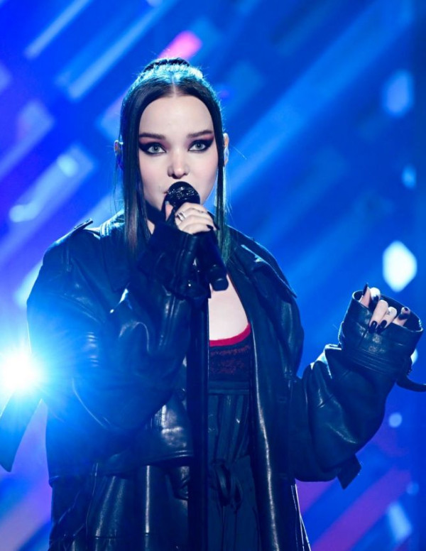 Dove Cameron en concert pour l'émission The Tonight Show Jimmy Fallon