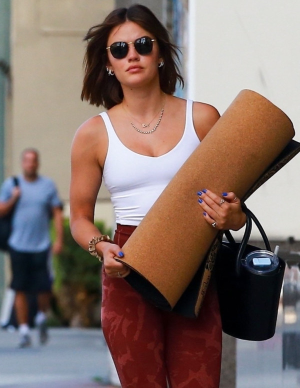 Lucy Hale va à sa séance de Yoga à West Hollywood