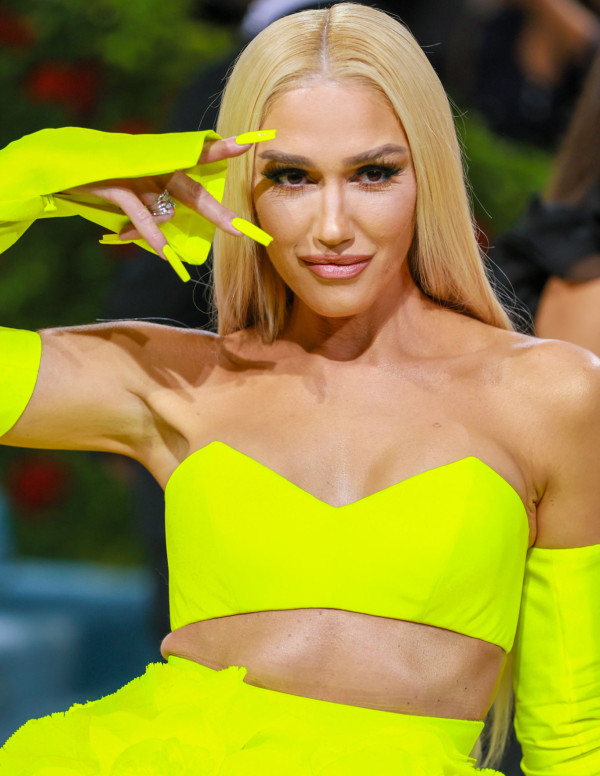 Gwen Stefani en robe fluo au Met Gala 2022