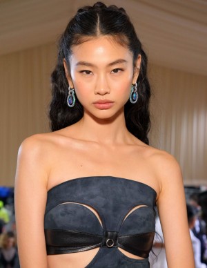 Jung Ho-yeon au Met Gala 2022
