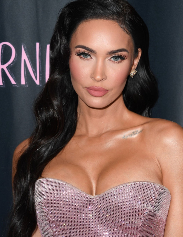 Megan fox à la première du film Good Mourning premiere
