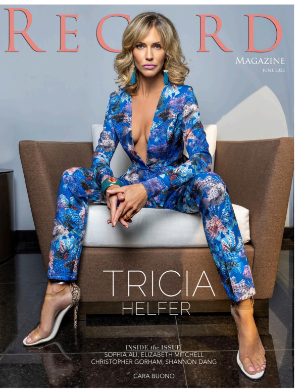 Tricia Helfer dans Regard Magazine