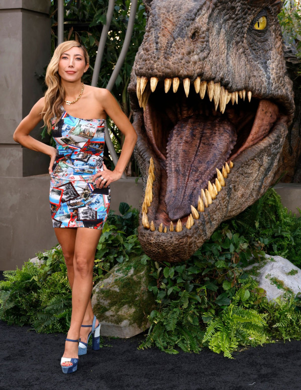 Dichen Lachman à la première de Jurassic World: Dominion à Hollywood
