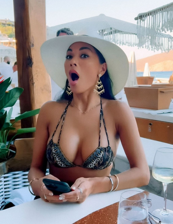 Nicole Scherzinger sexy fête son 44ème anniversaire à Mykonos