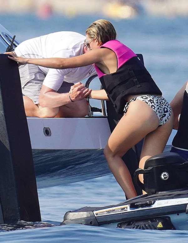 Sofia Richie fait du jetski au Cap d'Antibes