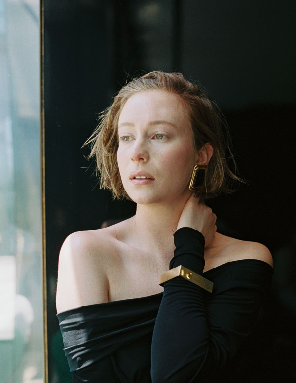 Hannah Einbinder dans Contents Mode magazine