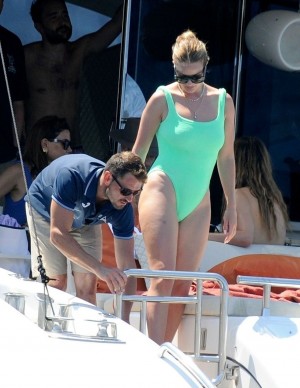 photos Rosie Huntington-Whiteley