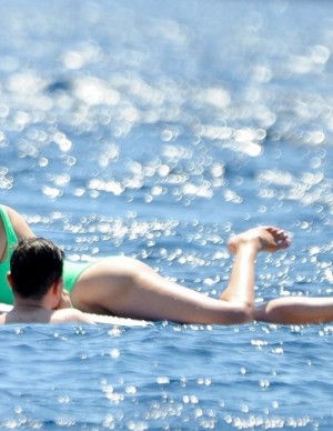 photos Rosie Huntington-Whiteley