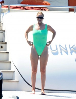 photos Rosie Huntington-Whiteley