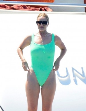 photos Rosie Huntington-Whiteley