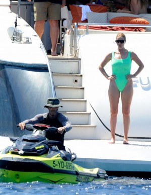 photos Rosie Huntington-Whiteley