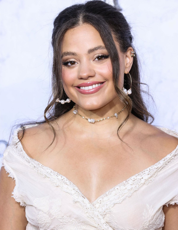 Sarah Jeffery à la première de The Lord of the Rings Le seigneur des anneaux