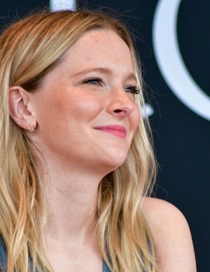 photos Morfydd Clark