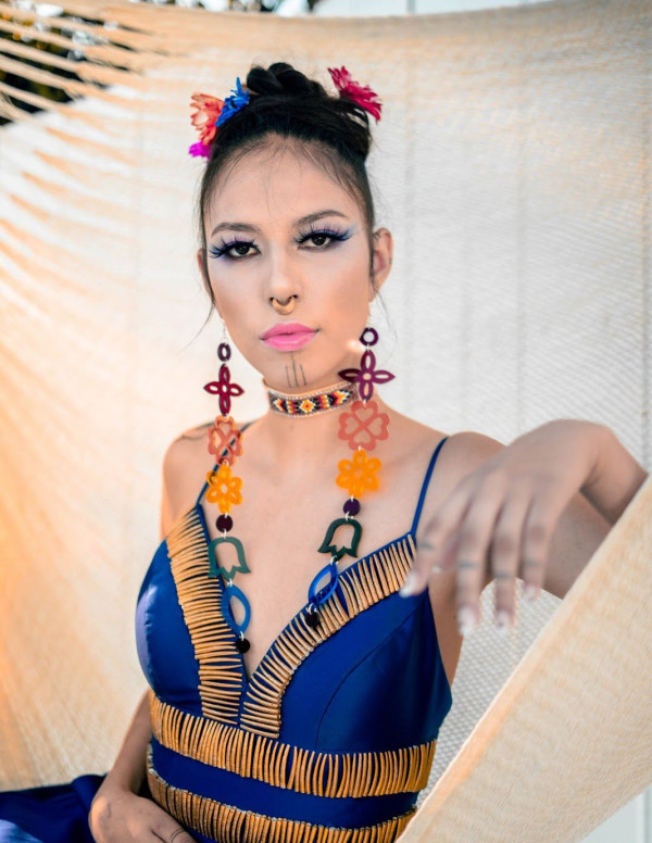 Quannah Chasinghorse sexy dans Native Max Magazine