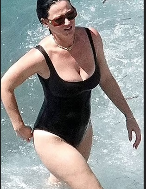 Katy Perry en vacances à Positano