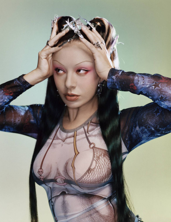 Charli XCX dans LA Confidential Magazine