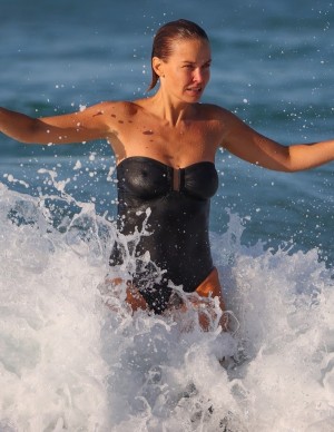 photos Lara Bingle