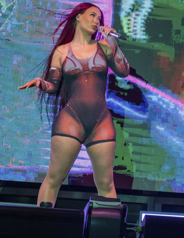 Iggy Azalea sexy en concert au Ameris Bank Amphitheatre à Alpharetta
