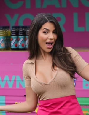 photos Ekin-Su Culculoglu