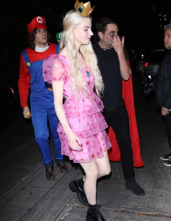 Anya Taylor-Joy en soirée Halloween à West Hollywood 