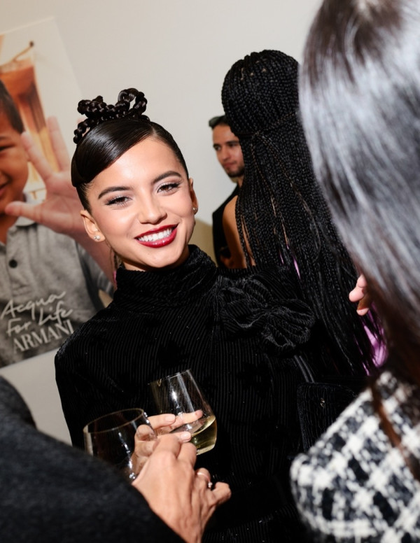 Isabela Merced à l'évèvement Armani Beauty Supports Acqua for Life à Los Angeles