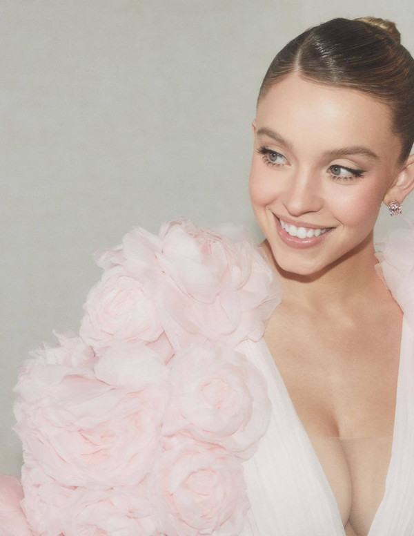 Shooting Sydney Sweeney pour Armani Beauty Acqua for Life
