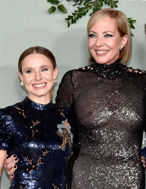 Allison Janney haut transparent à la première de The People We Hate