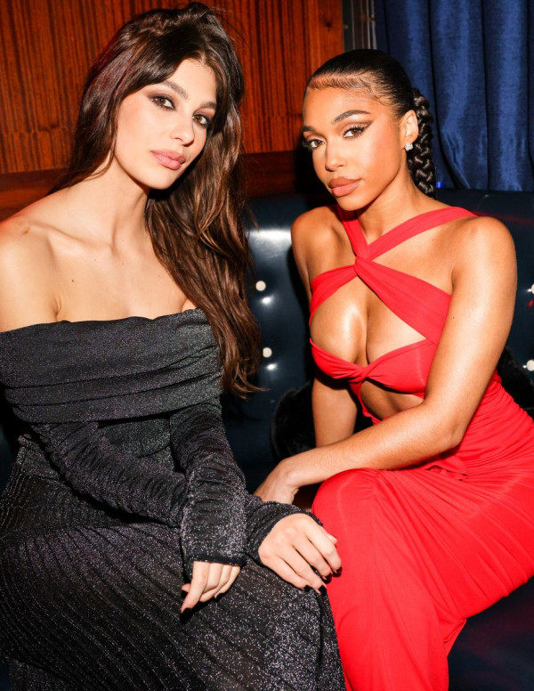 Camila Morrone sexy en soirée à New York